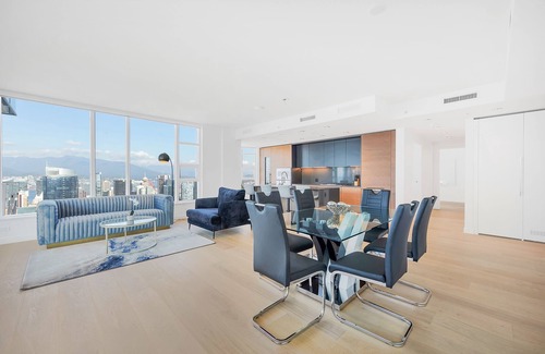 Downtown Vancouver Apartment | D82 - Incredible 55th Floor Luxury Apartment
