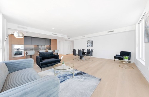 Downtown Vancouver Apartment | D82 - Incredible 55th Floor Luxury Apartment