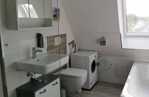 Senzig Apartment | Dachgeschosswohnung in See/waldnähe