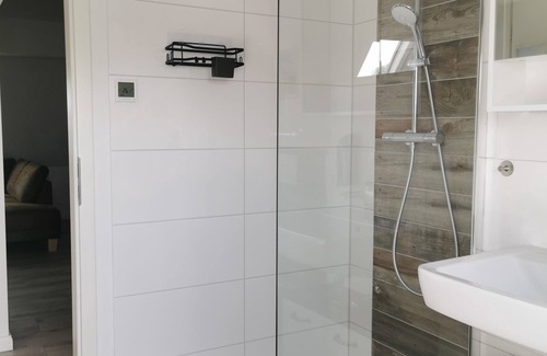 Senzig Apartment | Dachgeschosswohnung in See/waldnähe