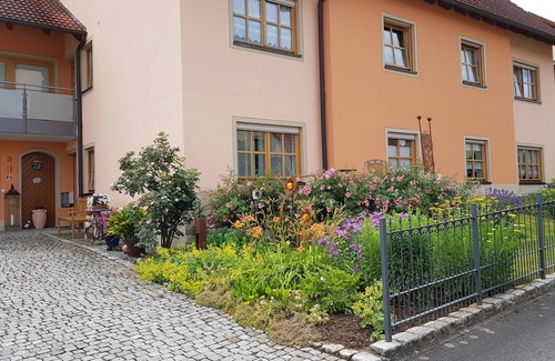 Viereth-Trunstadt Apartment | Dachgeschosswohnung (36qm) für 2 Personen mit Balkon