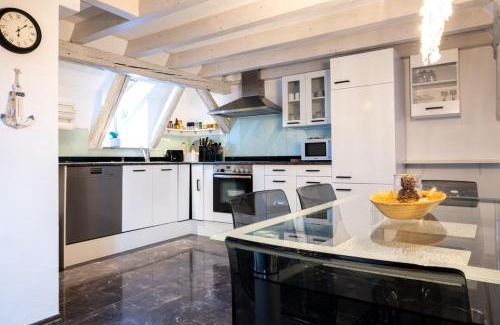 Kenzingen Apartment | Dachgeschosswohnung mit Klimaanlage-15min vom Europa Park entfernt