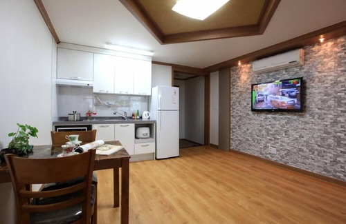 Yeongdeok House | Daeheungho Daege Pension