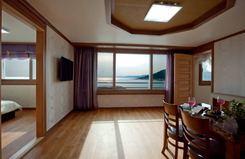 Yeongdeok House | Daeheungho Daege Pension