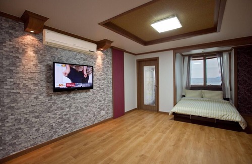 Yeongdeok House | Daeheungho Daege Pension