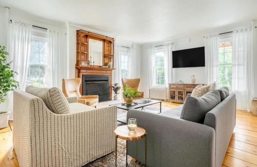 Greenville House | Daffodil by AvantStay Countryside Retreat in Historic Home w Large Backyard
