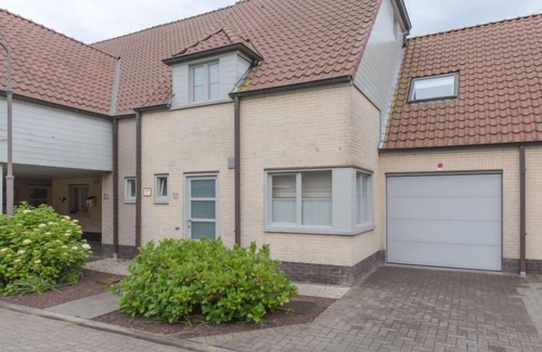 De Haan House | Dagmar with parking by Interhome