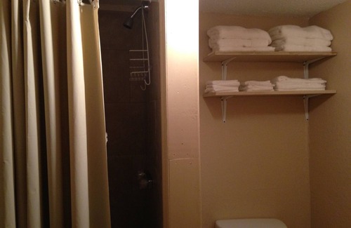 Baxley House | DAH Suites are clean, affordable private rooms with in a country setting.