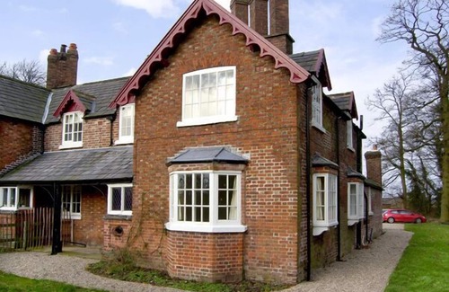 Knutsford Apartment | DAIRY APARTMENT 1, character holiday cottage in Tatton Park