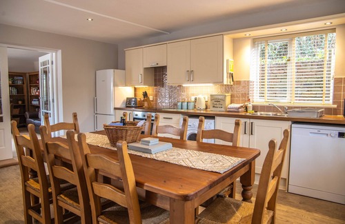 Ironbridge Cottage | Dale Cottage- Steps from The Iron Bridge