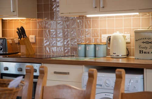 Ironbridge Cottage | Dale Cottage- Steps from The Iron Bridge