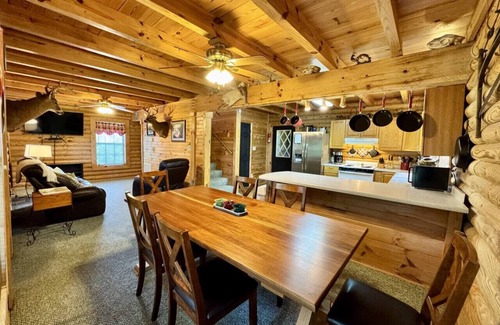 Byrdstown Cabin | Dale Hollow Cabin · 3 Levels · Hot Tub · Huge Fire Ring · Sleeps 10