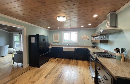 Burkesville House | Dale Hollow Lakehouse, Hot Tub, gameroom, 2 SUPs, 4 acres, awesome views