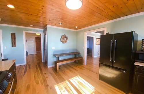 Burkesville House | Dale Hollow Lakehouse, Hot Tub, gameroom, 2 SUPs, 4 acres, awesome views