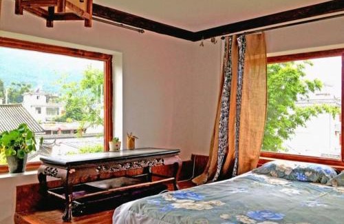 Dali Ancient Town House | Dali Lily Pad Inn,near the Honglongjing Gate of the ancient city,only 200 meters ,Close to Cangshan and Erhai Lake,English-speaking service, convenient payment