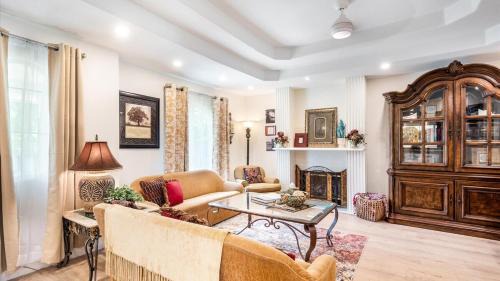 Northwest Dallas House | Dallas Flair House Midway-Hollow, Uptown close by