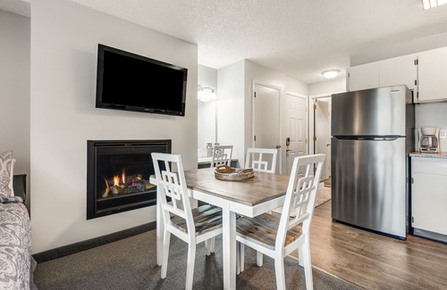 Orchard District Condo | "Dam Pretty View" Condo overlooking Deschutes River
