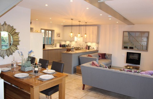 Faversham House | Damson Cottage - contemporary barn offering access to stunning indoor pool