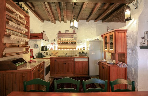 Amfikleia-Elateia Villa | Dandy on the Hill in Parnassus| Villa Pasifne - Amfikleia Village |