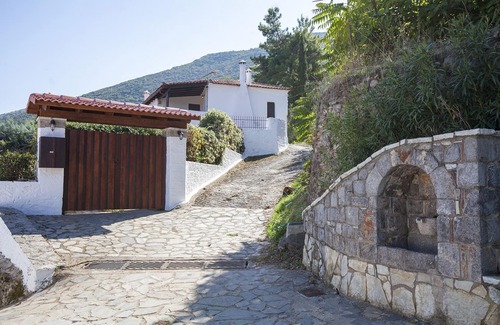 Amfikleia-Elateia Villa | Dandy on the Hill in Parnassus| Villa Pasifne - Amfikleia Village |