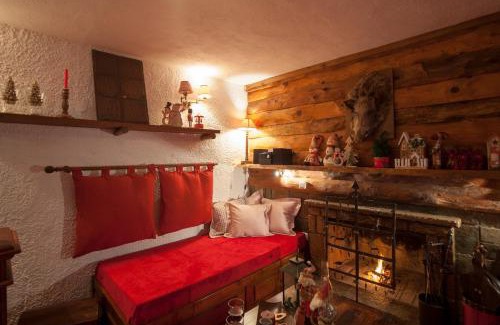 Eptalofos Ski Chalet | Dandy Villas Agoriani-Chalet Orelia-Fireplace