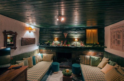 Eptalofos Ski Chalet | Dandy Villas Agoriani - Chalet Ivoni - Fireplace