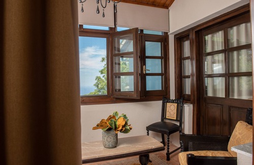 Tsagarada Villa | Dandy Villas Tsagkarada | Sky Blue Pansy | Jacuzzi