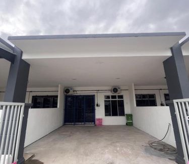 Kuantan House | Dang Anum Homestay Kuantan Airport HalalHome