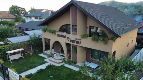 Tirgu Ocna House | DANIA&PETRU RESIDENCE