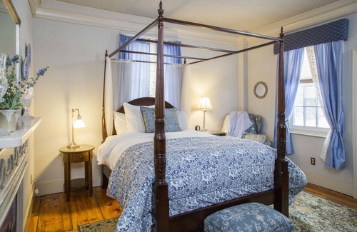 South Hadley Bed & Breakfast | Daniel Stebbins House