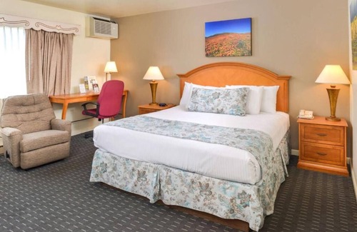 Solvang Hotel | Danish Experience in Solvang! Pool, Quick Drive to Sunny Fields Park