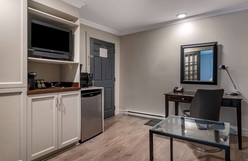 Beresford Hotel | Danny’s Hotel Suites, SureStay Collection by Best Western