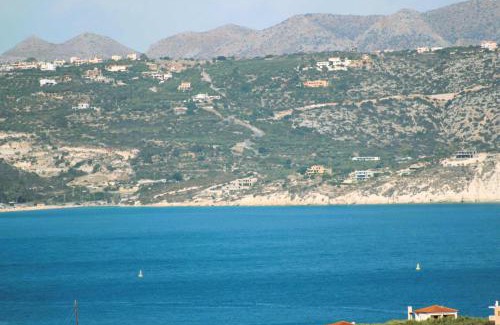 Douliana Apartment | Dans une villa avec piscine privée, calme, proche des plages, vues mer et montagnes