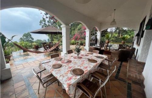 Yumbo House | DAPA CASA CAMPESTRE CON PISCINA y JACUZZI