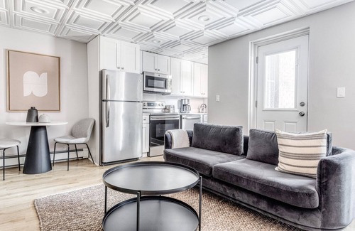 Back Bay West Apartment | Dapper Back Bay Studio, Steps from Newbury St. w/patio by Blueground