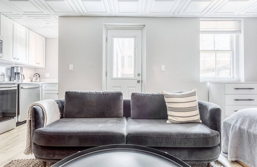 Back Bay West Apartment | Dapper Back Bay Studio, Steps from Newbury St. w/patio by Blueground