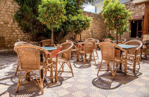 Tyre Bed & Breakfast | Dar Camelia