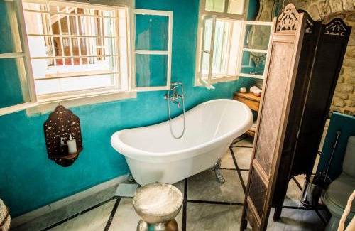 Tyre Bed & Breakfast | Dar Camelia