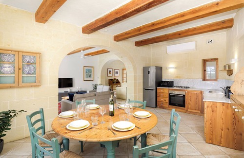 Ta' Għammar Villa | Dar ta Lonza, Villa in Gozo with private pool, quiet location & family friendly
