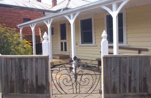 Kyneton House | Darcy's Cottage on Piper