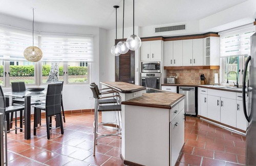 Cerro Gordo Villa | Daria Beachfront community steps 2 pool- Generator