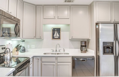 Darien Condo | Darien Condo w/Boat Dock Access: Walk to Downtown