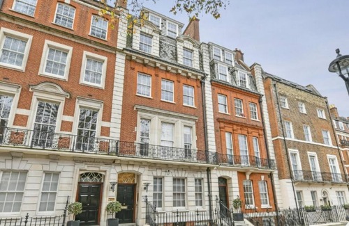 City of Westminster Apartment | Darley House 2 bedroom | Right off Hyde and Green Parks | Parking Available