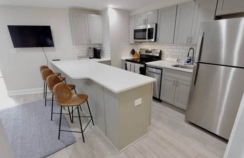 Hill East Apartment | Darling Apartment in Capitol Hill - TWO min to Metro!