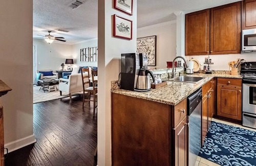 Oxford Condo | Darling Townhouse Walking distance to the Stadiums and THE GROVE!