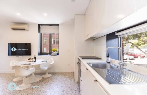 Woolloomooloo Apartment | Darlinghurst Apt W A/C Balcony Only A Walk To CBD