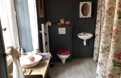 Saint-Sauveur-en-Puisaye Apartment | Darlings Guest House