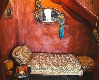 Saint-Sauveur-en-Puisaye Apartment | Darlings Guest House