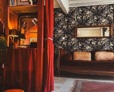 Saint-Sauveur-en-Puisaye Apartment | Darlings Guest House