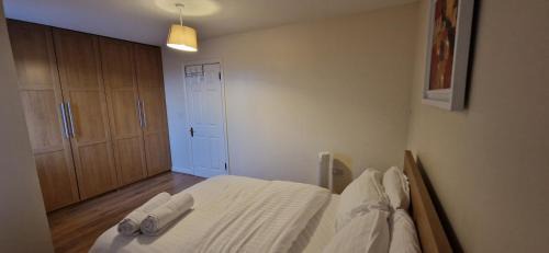 Dartford Apartment | Dartford Cosy and Spacious 3BR 4 beds house Netflix and Sport Channels